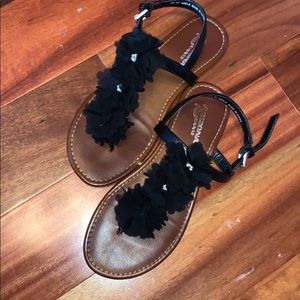 Super cute black pear sandals